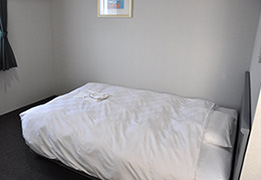 140m 더블 침대를 갖춘 싱글룸